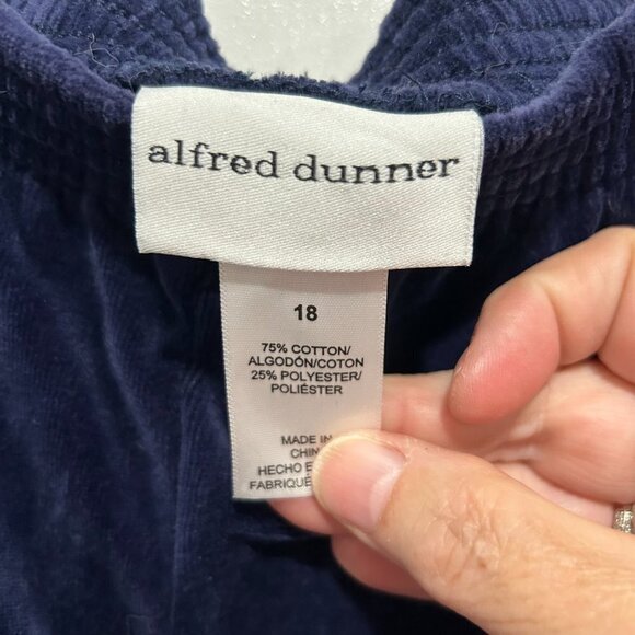 New with tag Women's Alfred Dunner velvet pant Size 18 - Picture 3 of 3